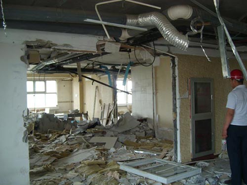 室內拆除建筑頂棚廢料回收
